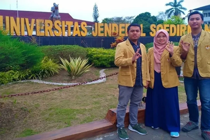 10 Universitas dengan...