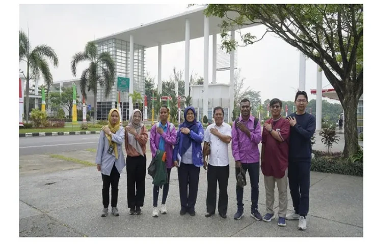 Dengan Beasiswa Adik,...