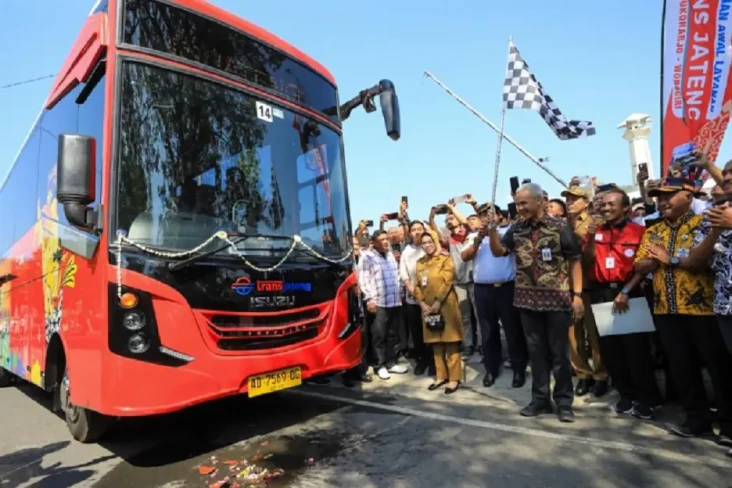 Ganjar Luncurkan Trans...