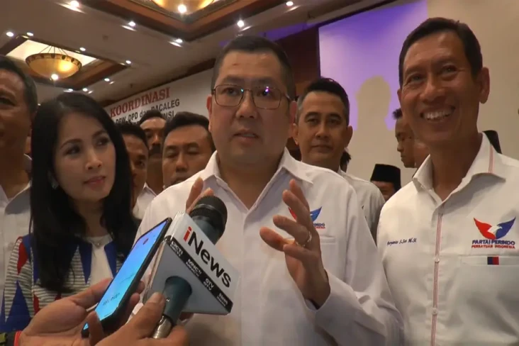 Partai Perindo Gelar...
