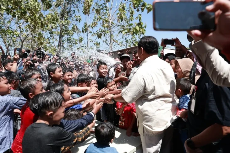 Atasi Kesulitan Air,...