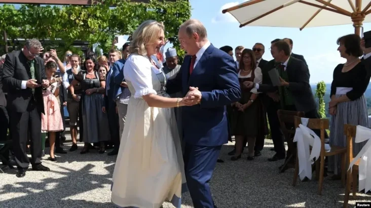 Mantan Menlu Austria...