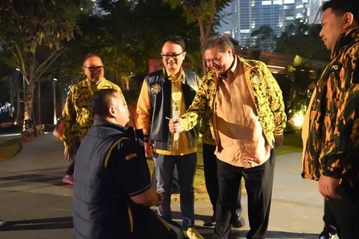 Tegak Lurus dan Solid...
