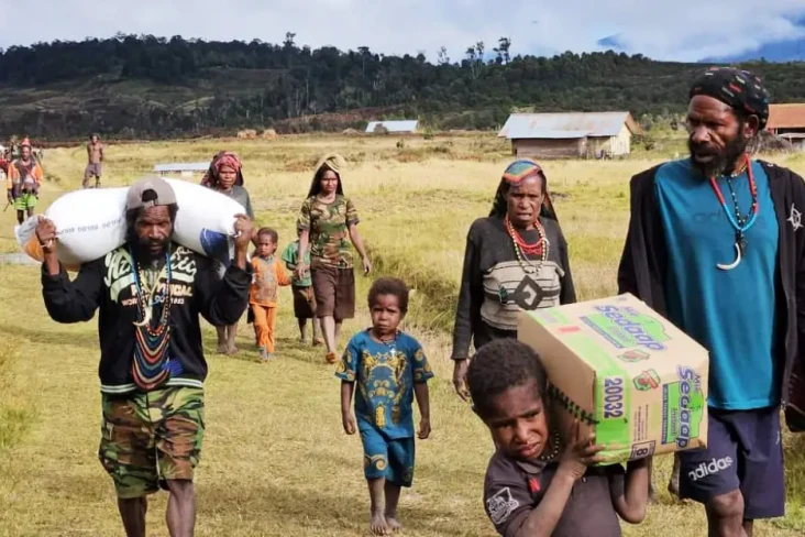Bantu Warga Papua Tengah...
