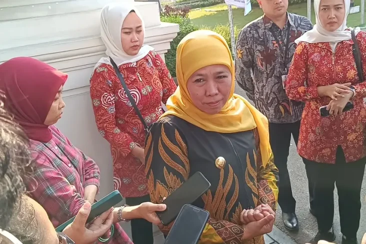 Khofifah Indar Parawansa...