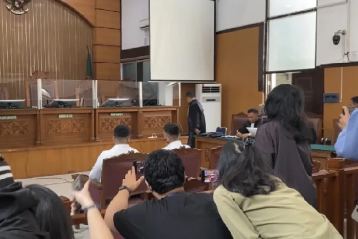 Hadapi Pembacaan Tuntutan,...