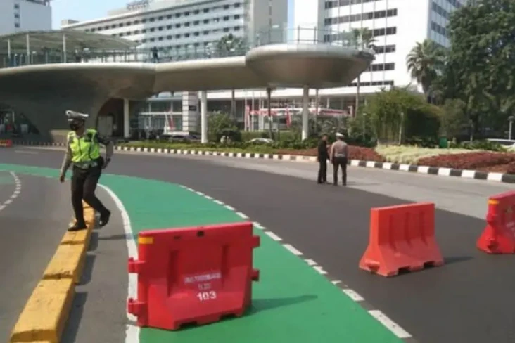 Demo Buruh, Polisi Tutup...