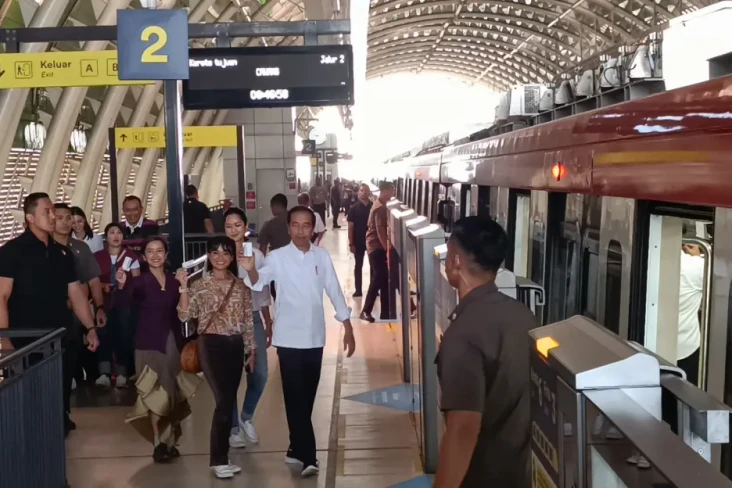 Presiden Jokowi Ajak...