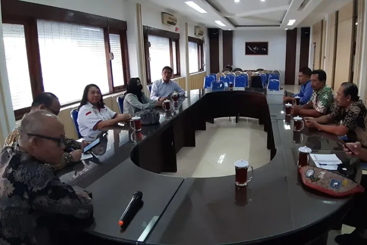 Perjuangkan Hak Pendidikan,...