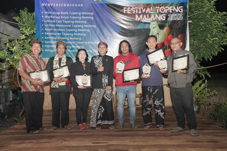 6 Seniman Terima Anugerah...