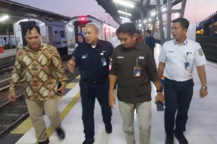 Pembangunan Rel Kereta...