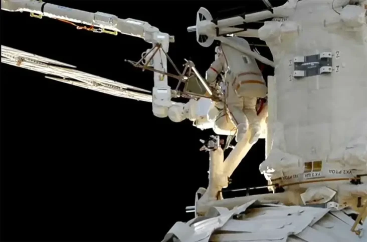 Kosmonot Rusia Jadi...