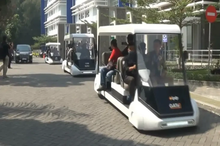 UGM Luncurkan Mobil...