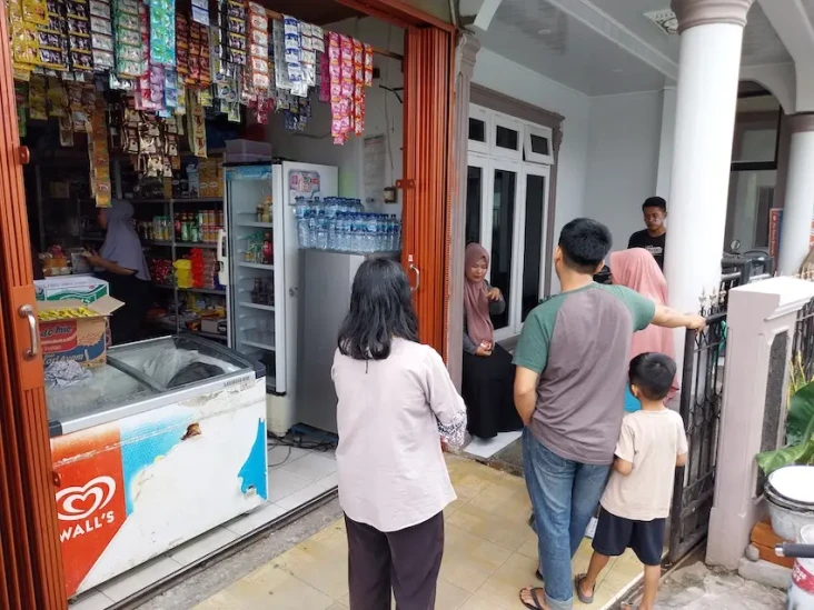 Modus Beli Rokok, 2...