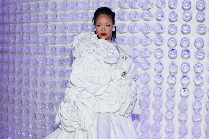 Rihanna Dikabarkan Melahirkan...