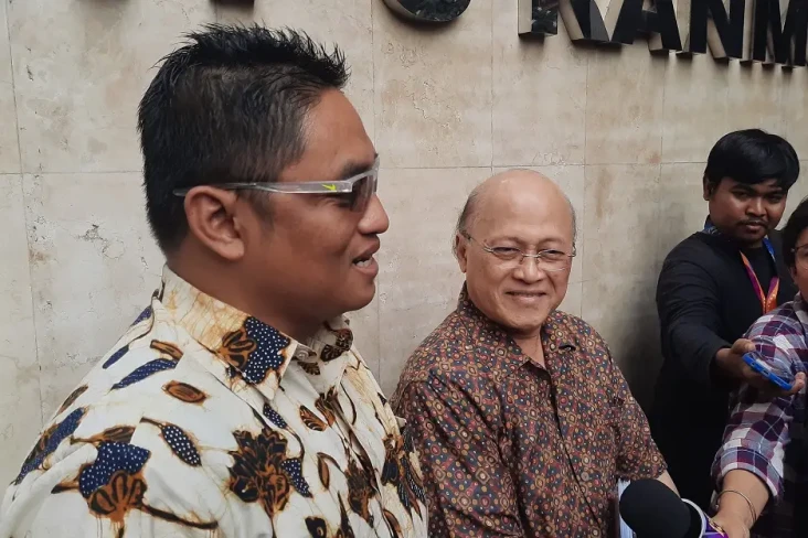 Sambangi Polda Metro...