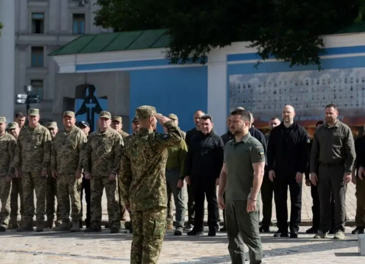 Warga Kyiv Kerap Berpesta...