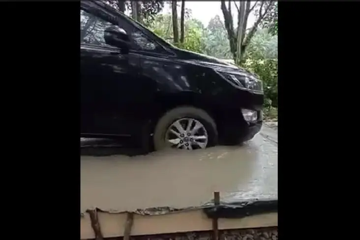 Kadispora Terobos Jalan...