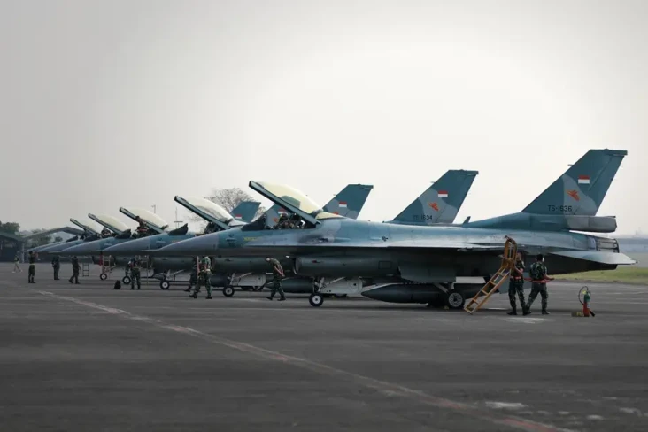 10 Pesawat Tempur F-16...