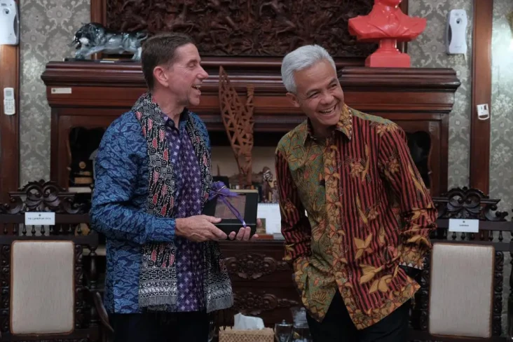 Temui Menteri Queensland...