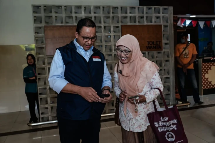 Momen Anies Tak Sadar...