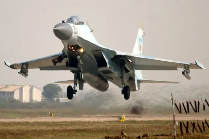 Jet Tempur Su-30 Rusia...