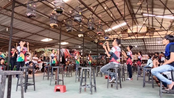 Serunya Lomba Burung...