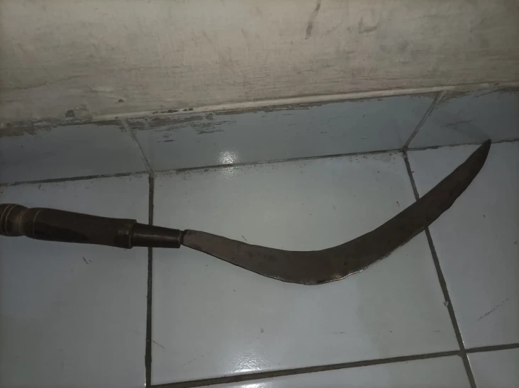 Bawa Celurit dan Lempar...