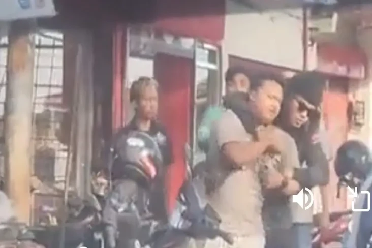 Mengamuk di Jalan, Pria...