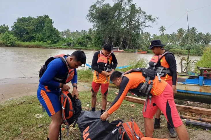 Dihantam Cuaca Buruk,...