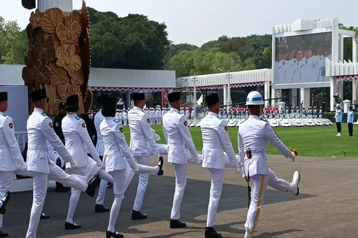 Jokowi Saksikan Geladi...