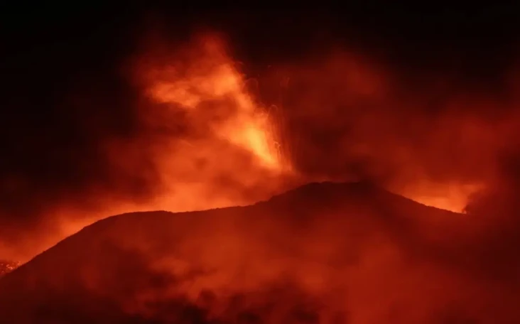 Awan Vulkanik Letusan...