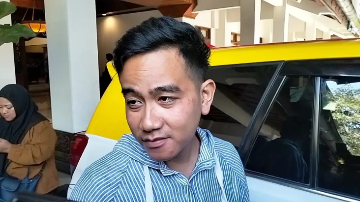 Gibran Ragukan Survei...
