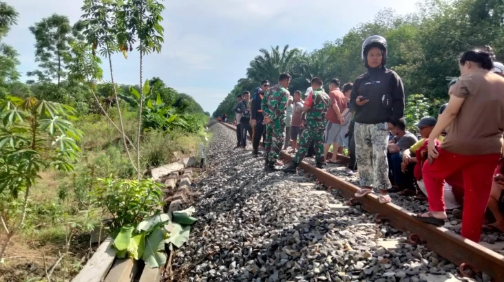 Tragis! Jalan Kaki Sambil...