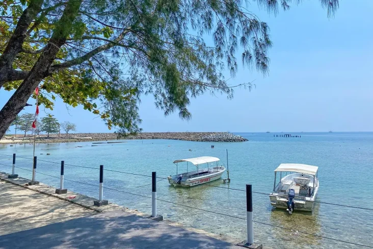 Plesiran ke Pantai Lalassa,...