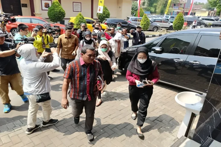 Kasus Dugaan Bayi Tertukar,...