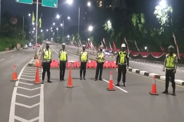 Polisi Berlakukan Rekayasa...