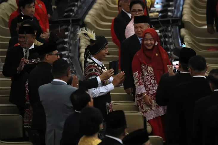Alasan Jokowi Pakai...