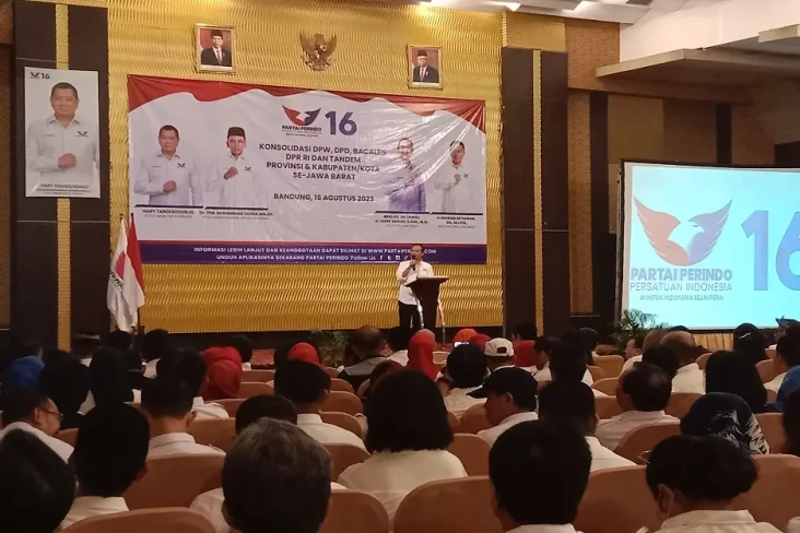 Di Hadapan Hary Tanoesoedibjo,...