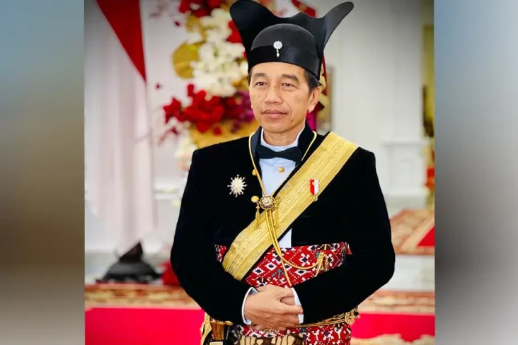 Presiden Jokowi Kenakan...