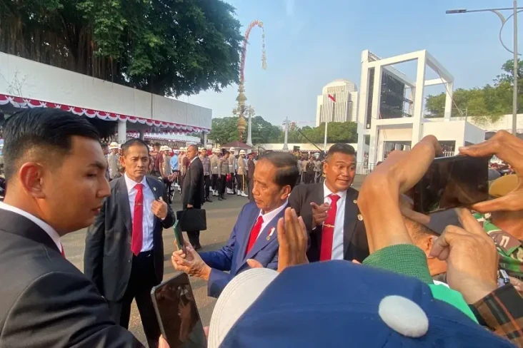 Jelang Upacara Penurunan...