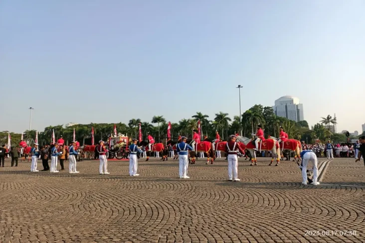 Pasukan Marching Band...