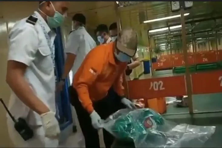 Polisi Buru Pelaku Pembuang...