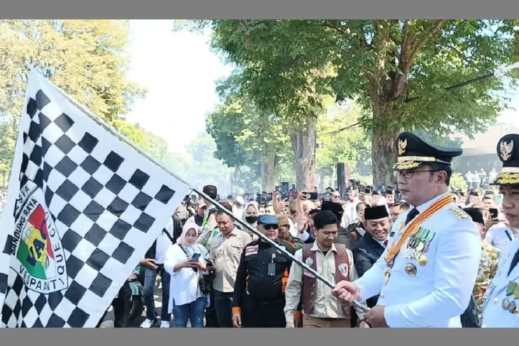 Ridwan Kamil Lepas Kirab...