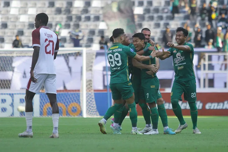 Hasil Liga 1: Persebaya...