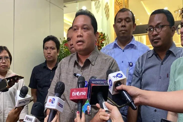 KPK Geledah Ruangan...