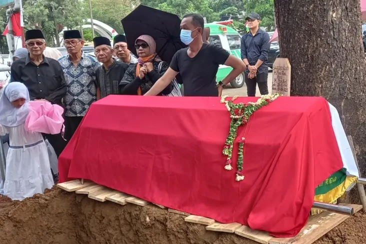 Berita Duka, Pendiri...