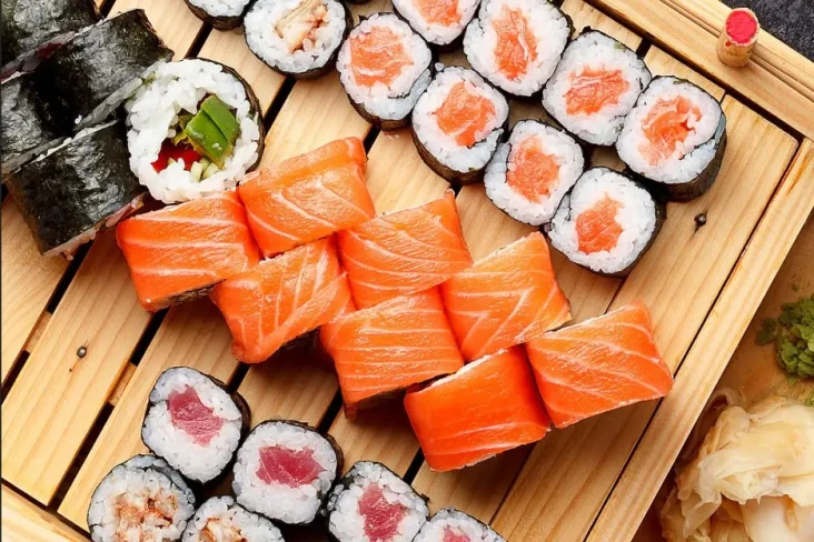 Sushi dan Kue Jadi Makanan...