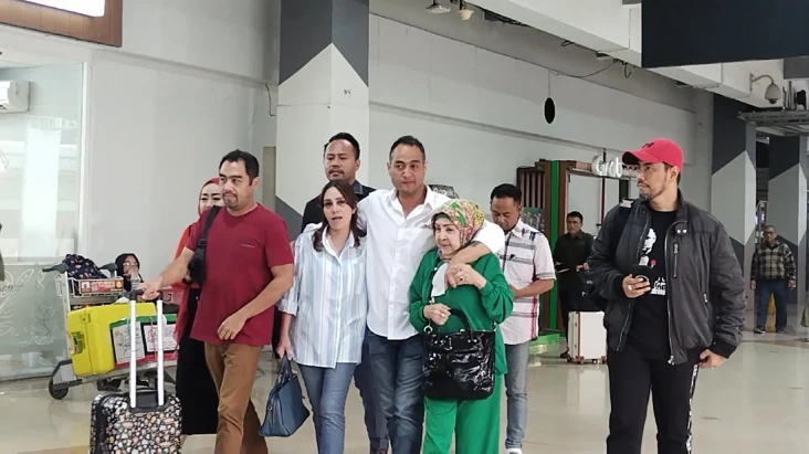 Ferry Irawan Bebas Penjara,...
