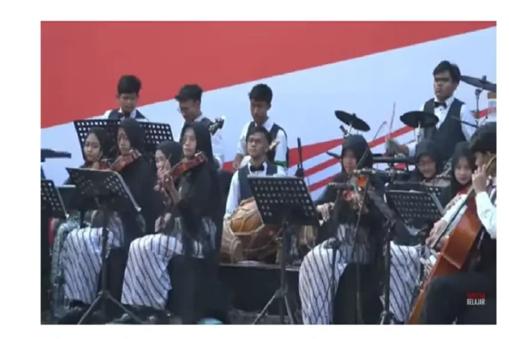 Sajian Orkestra Berkelas...